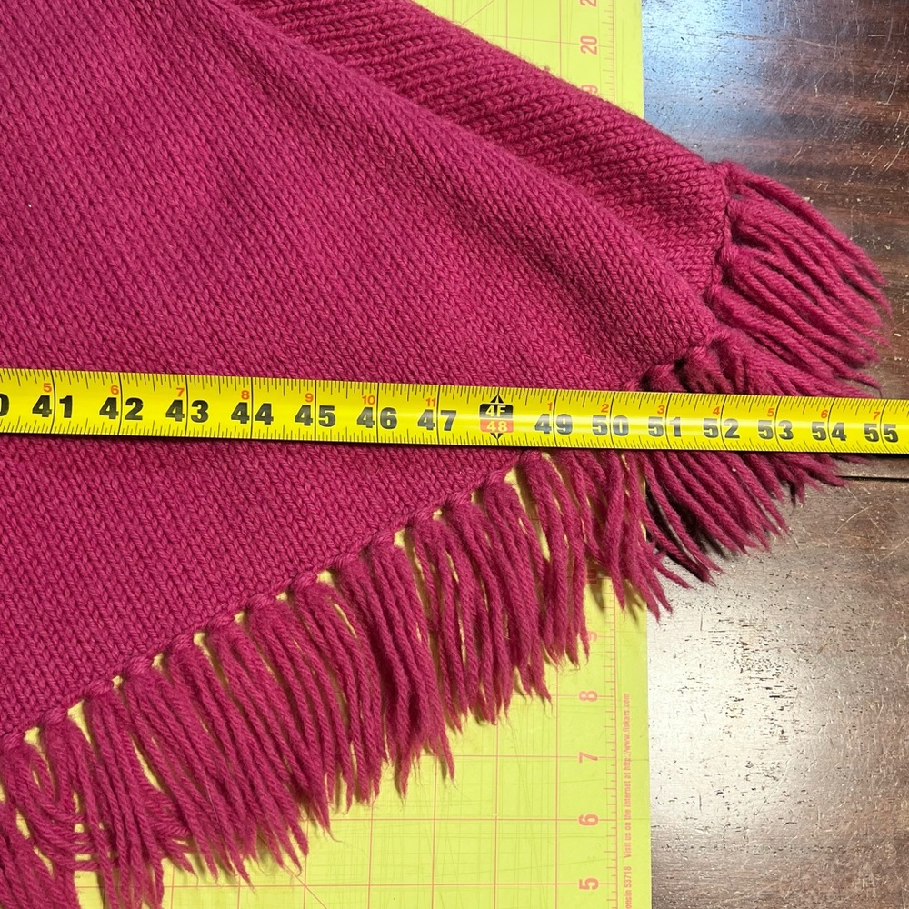 VINTAGE raspberry knit sweater poncho‎ cape wrap fringe button front 60s 70s - Picture 10 of 11